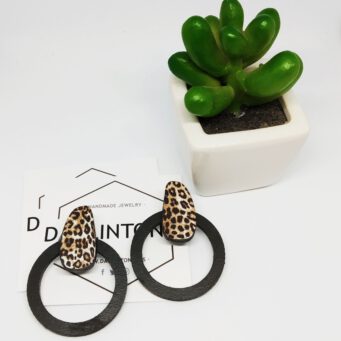 PENDIENTES ÓRBITA ANIMAL PRINT
